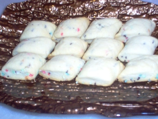 Renkli Un Kurabiyesi Tarifi ve Malzemeleri Renkli Un Kurabiyesi Tarifi ve Malzemeleri